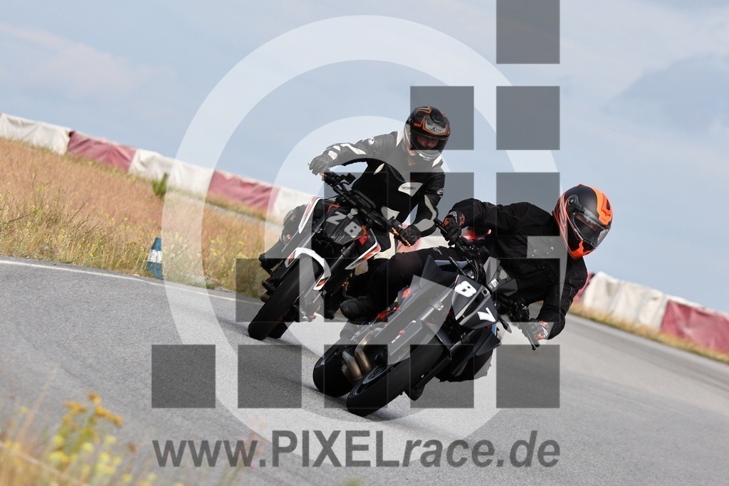 0087-20240704_00418 | Schöne Erinnerungen an spannende Momente - das festzuhalten ist unser Job. PIXELrace.de ist seit 2003 auf den Rennstrecken Europas unterwegs um die Action draußen beim Fahren und die wunderbare Stimmung imm Fahrerlager für euch einzufangen.
