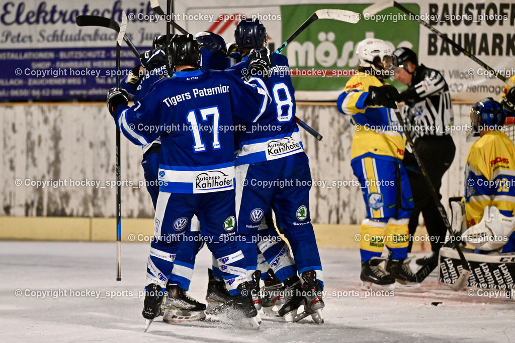 ELV Zauchen vs. EC Tigers Paternion  | Jubel EC Tigers Paternion Mannschaft, #17 Jonach Stefan EC Tigers Paternion, #8 Ortner Sandro EC Tigers Paternion, ELV Zauchen vs. EC Tigers Paternion , ELV Zauchen vs. EC Tigers Paternion  am 02.01.2025 in Eisoval Zauchen (Stadthalle Villach), Austria, (Photo by Bernd Stefan)