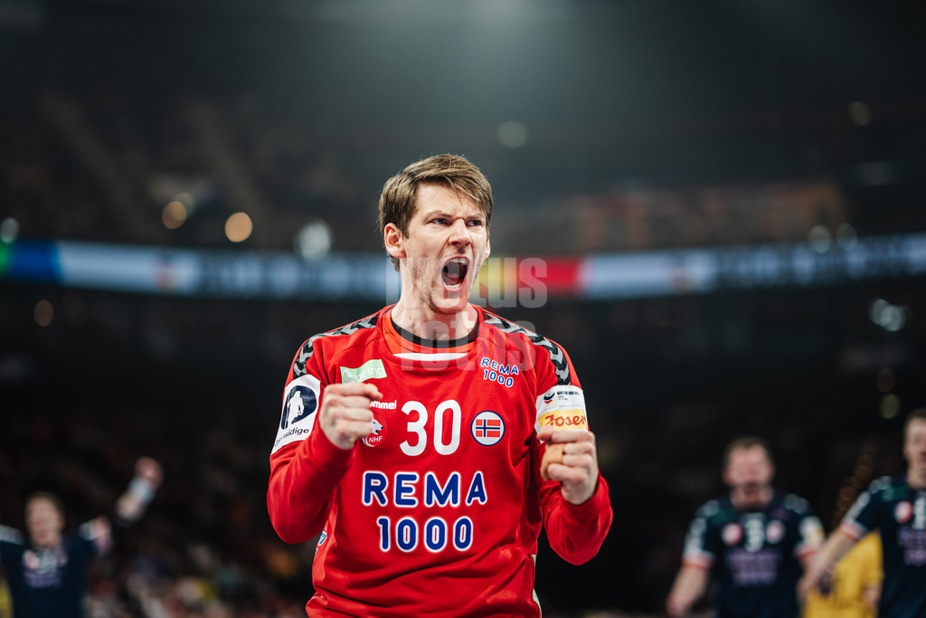 Handball | Herren | EHF EURO 2024 | European Championshop Men 2024 Final Tournament | Norwegen vs. Schweden | 23.01.2024 | Torbjorn Sittrup Bergerud (#30, Norwegen, NOR) jubelt nach einem gehaltenen Siebenmeter
