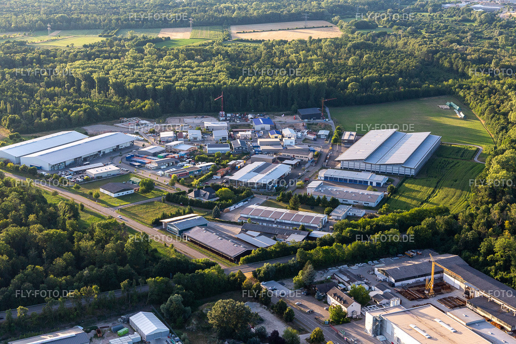 Industriegebiet im Horrenfeld Huttenheim www.philippsburg.de | Luftbild: Industriegebiet im Horrenfeld Huttenheim www.philippsburg.de im Ortsteil Huttenheim in Philippsburg im Bundesland Baden-Württemberg in Deutschland. Foto: IMG_133524.jpg vom 12.07.2022 durch ©2025 Werner Riehm fly-foto.de/copyright - Realisiert mit Pictrs.com