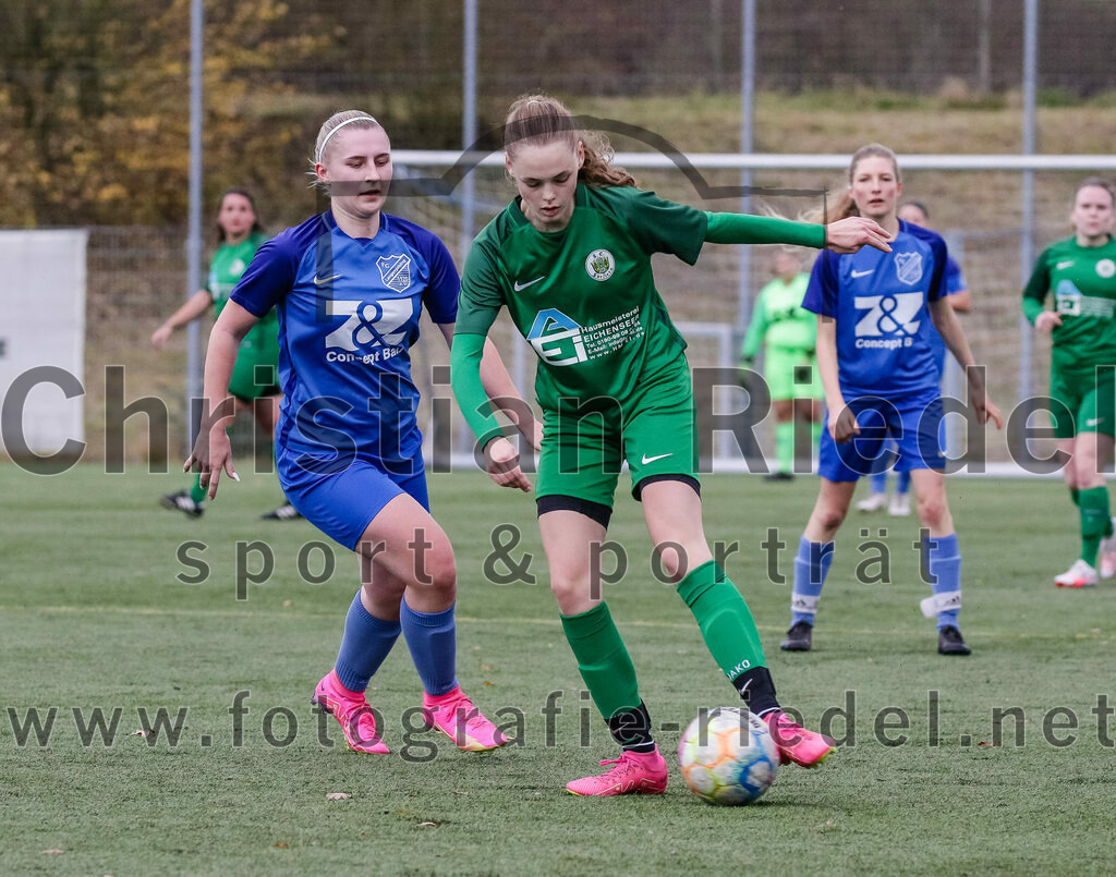 2023-11-19_076_FC_Langengeisling_gegen_FC_Forstern_II | Erding, Deutschland, 19.11.2023:
Fußball, Bezirksoberliga 2023 / 2024, 12. Spieltag, FC Langengeisling gegen FC Forstern II, Endergebnis: 3:0

Carmen Drescher (FC Langengeisling, #9), Hannah Jünke (FC Forstern, #5)

Foto: Christian Riedel / fotografie-riedel.net