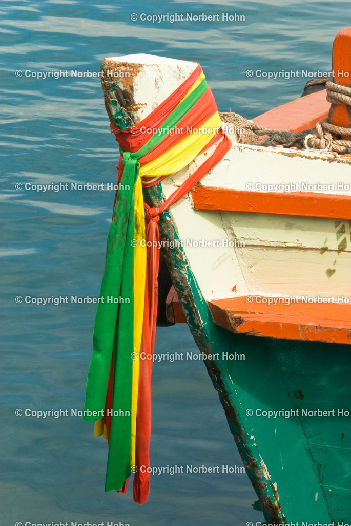 Reisefotografie - Asien - Thailand | Geschmücktes Fischerboot im Hafen Ao Nadan auf der thailändischen Insel Koh Samed. - Realisiert mit Pictrs.com