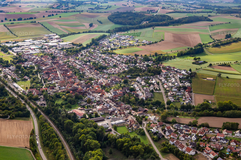 Luftbild: Ortsansicht von Osten in Zaisenhausen im Bundesland Baden-Württemberg in Deutschland. Foto: IMG_138698.jpg vom 16.09.2023 durch Werner Riehm/FLY-FOTO.de