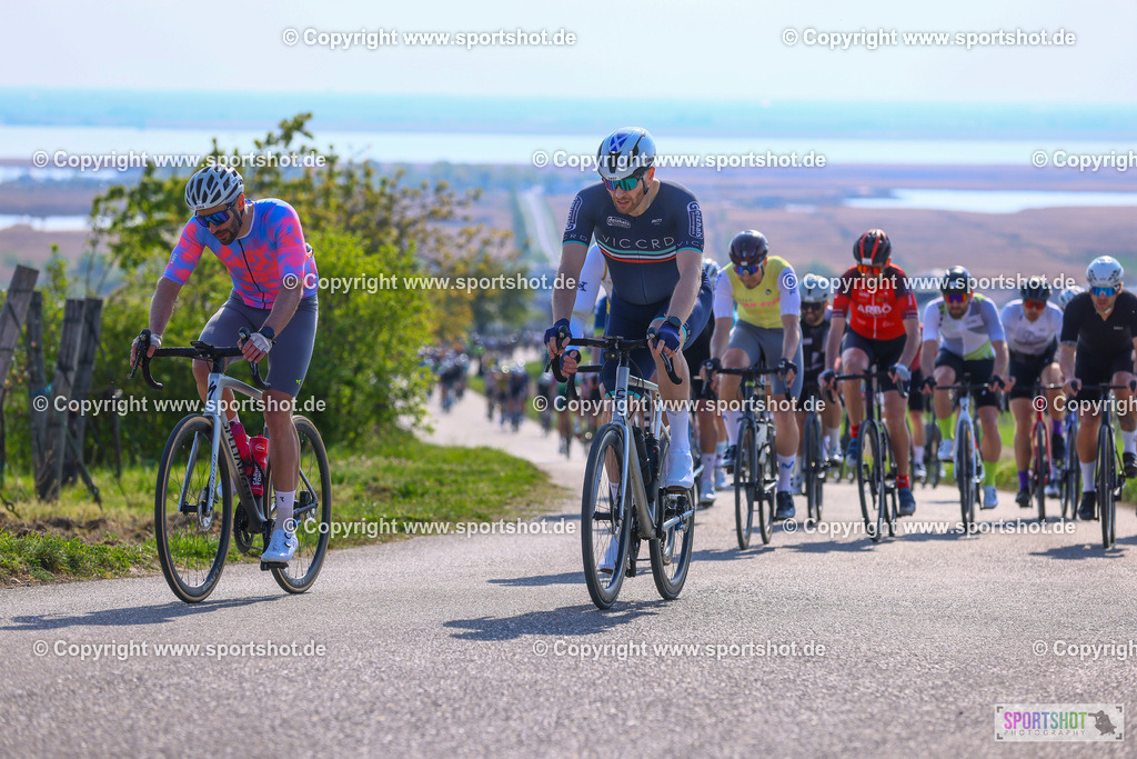 TRA_0461 | Neusiedlersee Radmarathon 2026@sportshot_your_pictrs #yourpictures#roadtowm2029 #nrm #neusiedlerseeradmarathon #neusiedlersee #neusiedlerseetourismus #burgenland #mörbisch #nrm26 #burgenlandtourismus #voglundco #poweredbyburgenlandtourismus #radsport #rad #marathon #ucigranfondo #visitburgenland #ucigranfondoworldseries