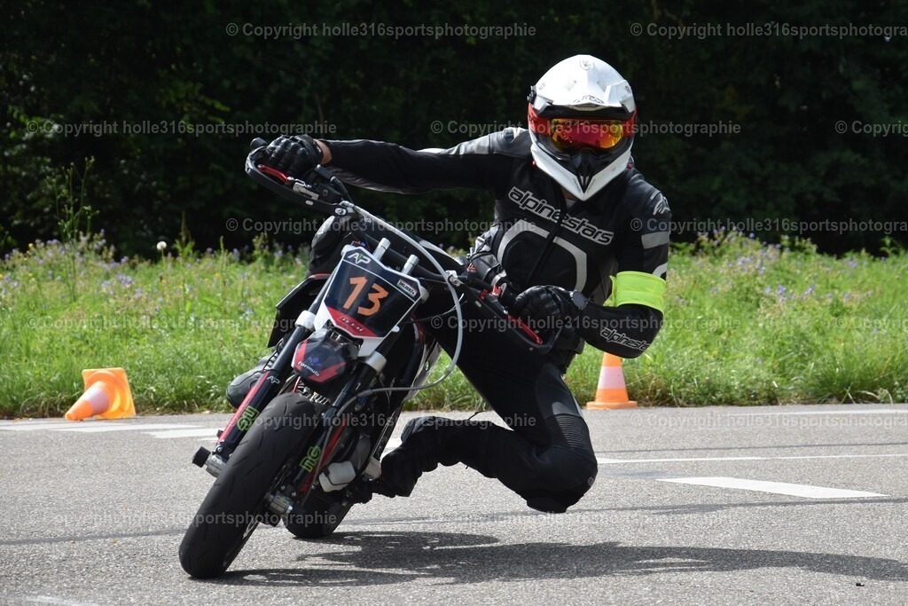 DSC_0656 | Sportfotografie , Motorsport, Motoross, Reitsport, Mointainbike, Enduro,
Landschaft , Outdoor, Eventfotografie, Landschaft, Bilder online bestellen - Realisiert mit Pictrs.com