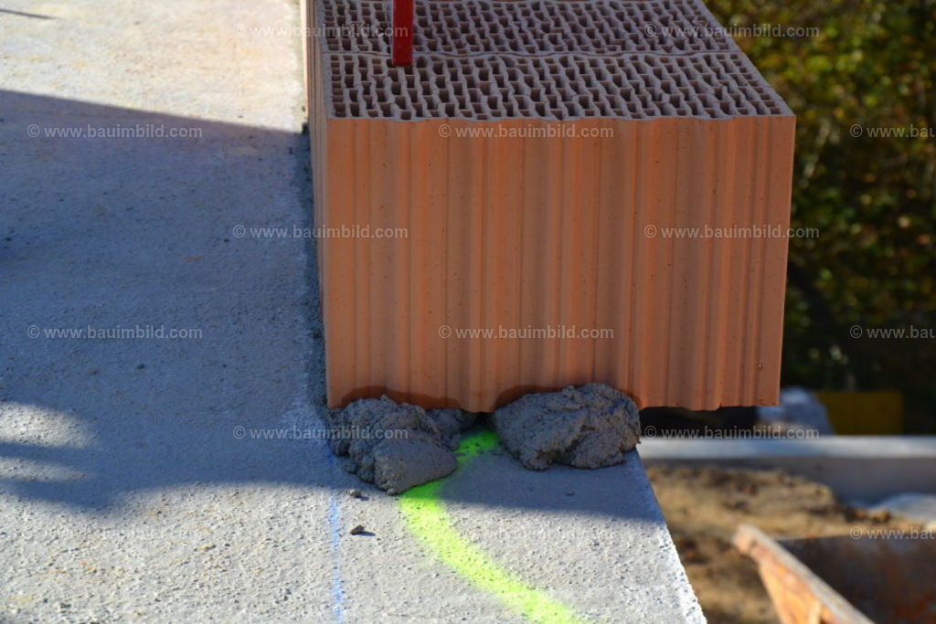 bib-lg07-mauerarbeiten-0058 | Nach LV-Leistungsgruppen sortierte Detailfotos über den Bau eines Hauses. Alle Hausbau-Bilder direkt vom Urheber und Autor der Website Haus-Selber-Bauen.com