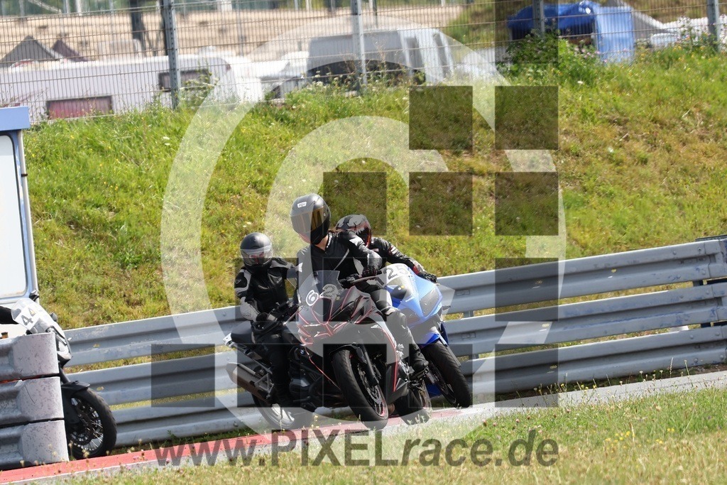 0062-20240807_01634 | Schöne Erinnerungen an spannende Momente - das festzuhalten ist unser Job. PIXELrace.de ist seit 2003 auf den Rennstrecken Europas unterwegs um die Action draußen beim Fahren und die wunderbare Stimmung imm Fahrerlager für euch einzufangen.