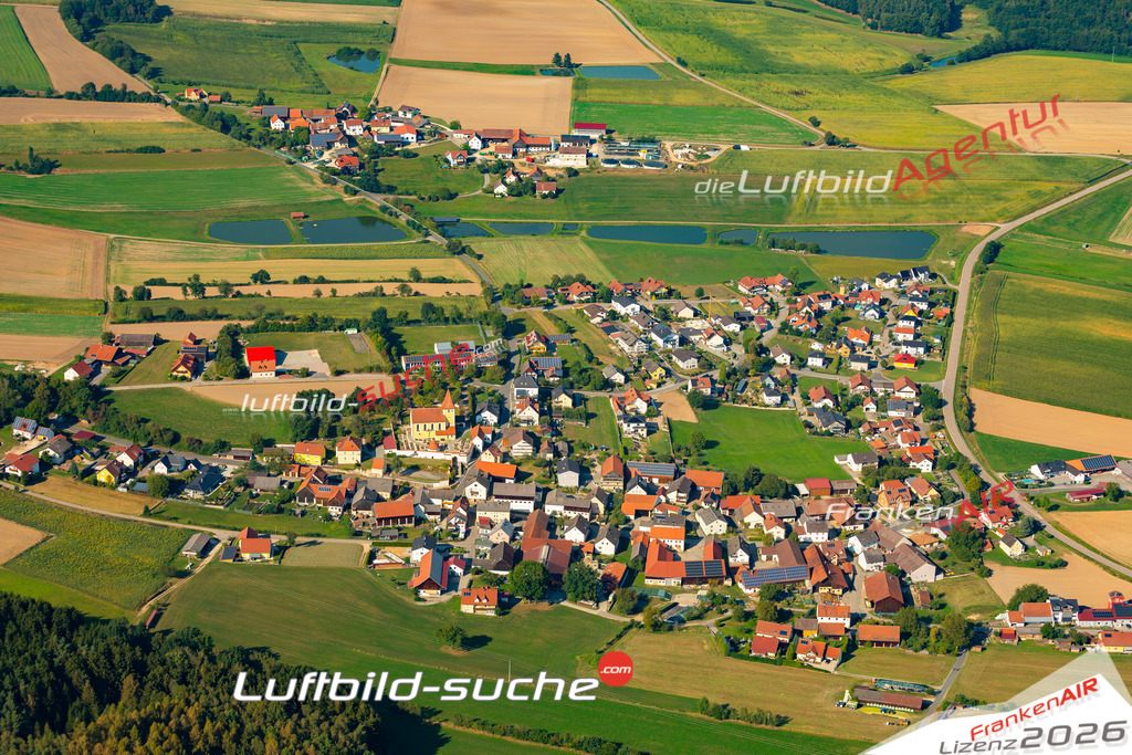 Das Luftbild zeigt : Rottendorf Schmidgaden - Die Luftaufnahme wurde 2024 vom UL-Flugzeug aus erstellt ( keine Drohne ) - Hochauflösende Luftaufnahme - Für grossformatige Ausdrucke geeignet. Die Geschenkidee !Mit Lizenz und Bildrechte bestellbar
