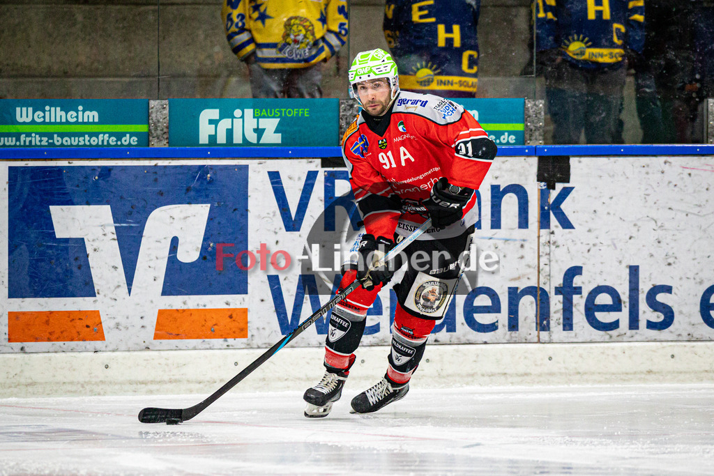 TSV Peißenberg MINERS gegen EHC Waldkraiburg DIE LÖWEN | Eishockey Bayernliga Herren Vorrunde 2024/25, TSV Peißenberg MINERS gegen EHC Waldkraiburg DIE LÖWEN, 20250124,Dominik EBENTHEUER (MINERS 91) in Aktion, Freisteller,2025-01-24 in Peißenberg (Eisstadion Peißenberg)Dominik EBENTHEUER (MINERS 91)Copyright: WolfgangxLindner foto-lindner.de