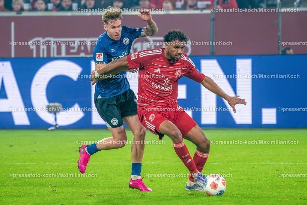 xKKUx16012601011 | 16.01.2026, xkkux, Fußball, Fortuna Düsseldorf - Arminia Bielefeld, 2. Fußball Bundesliga, Merkur Spiel-Arena, Saison 2025 2026: Joel Grodowski (Arminia Bielefeld #11) im Zweikampf gegen  Elias Aboulguie Egouli (Fortuna Düsseldorf #44)  DFB regulations prohibit any use of photographs as image sequences and or quasi-video.