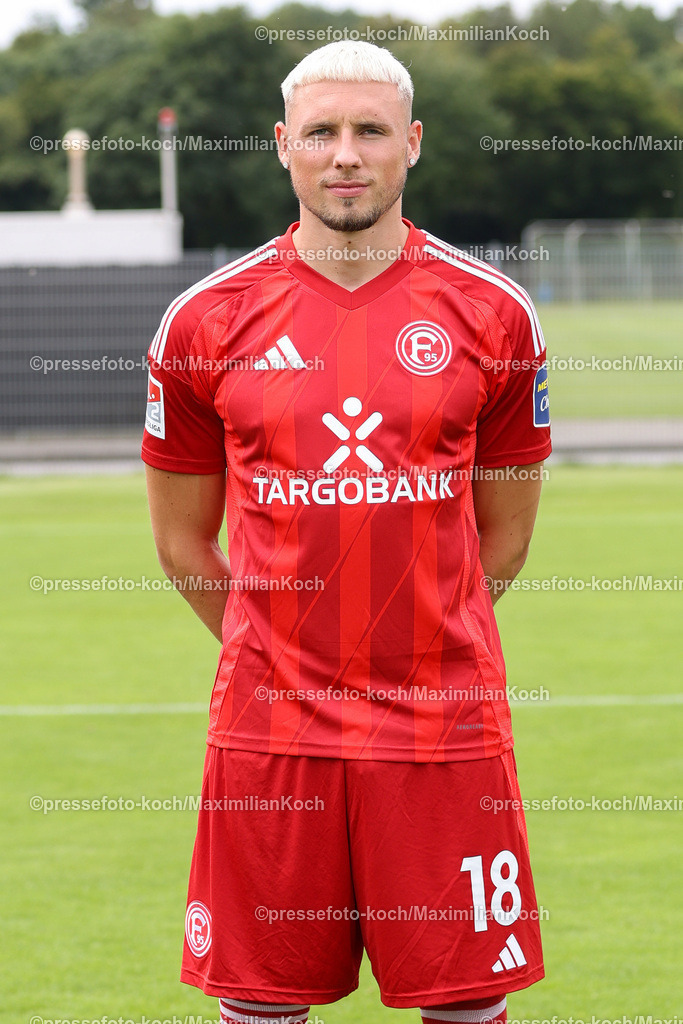 Due2BL25072401063 | Jona Niemiec; Fortuna Düsseldorf; 2. Bundesliga, Porträttermin 2024/2025