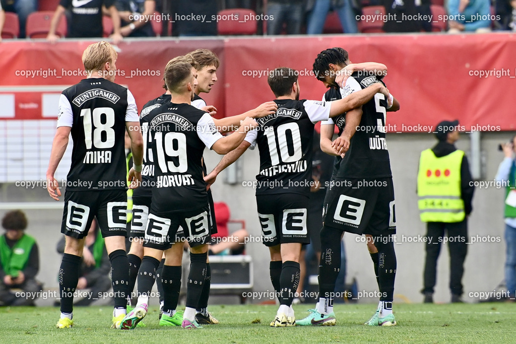 SK Puntigamer Sturm vs. SK Rapid Wien Siegerehrung, Impressionen | #18 Mika Miles Biereth SK Sturm, #19 Tomi Horvat SK Sturm, #19 Tomi Horvat SK Sturm, #5 Gregory Wüthrich SK Sturm, SK Puntigamer Sturm vs. SK Rapid Wien Siegerehrung, Impressionen, SK Puntigamer Sturm vs. SK Rapid Wien Siegerehrung, Impressionen am 01.05.2024 in Klagenfurt (Wörthersee Stadion ), Austria, (Photo by Bernd Stefan)