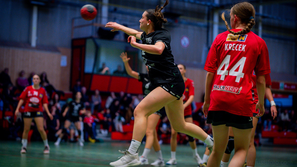 2024-09-28-ssv-st.pölten-U18-186 | "Fussifoto.com – Ihr Ansprechpartner für hochwertige Fotografie! Entdecken Sie kreative Bilder und professionelle Dienstleistungen. Kontaktieren Sie uns für Ihre Projekte!"