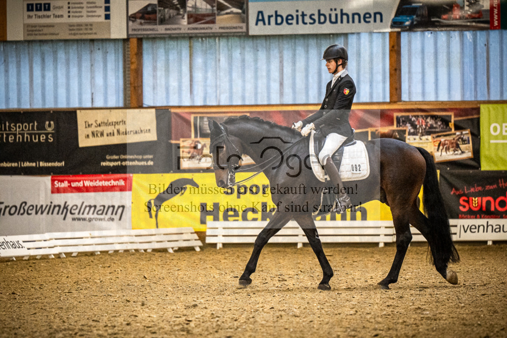 DOS_1550 | Entdecke hochwertige Reitturnierfotos von Foto Oger. Professionell, emotional und authentisch – jetzt Lieblingsmomente im Shop bestellen.Deutschlandweite Turnierfotografie. - Realisiert mit Pictrs.com