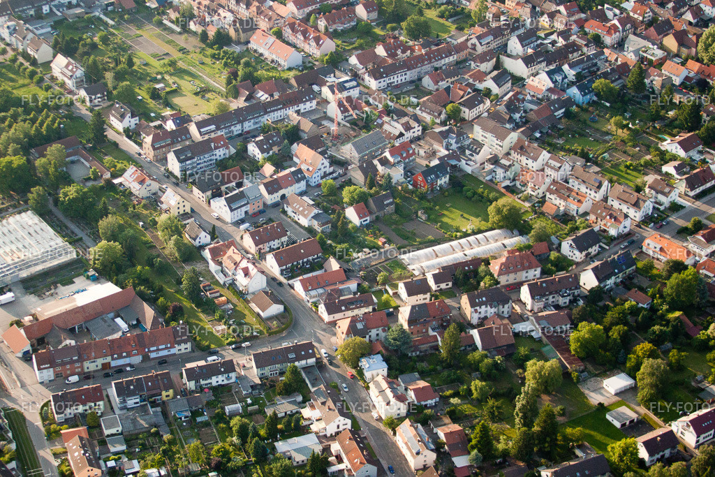 Schlesier Straße | Luftbild: Schlesier Straße im Ortsteil Durlach in Karlsruhe im Bundesland Baden-Württemberg in Deutschland. Foto: IMG_27467.jpg vom 23.05.2010 durch Werner Riehm/FLY-FOTO.de - Realisiert mit Pictrs.com