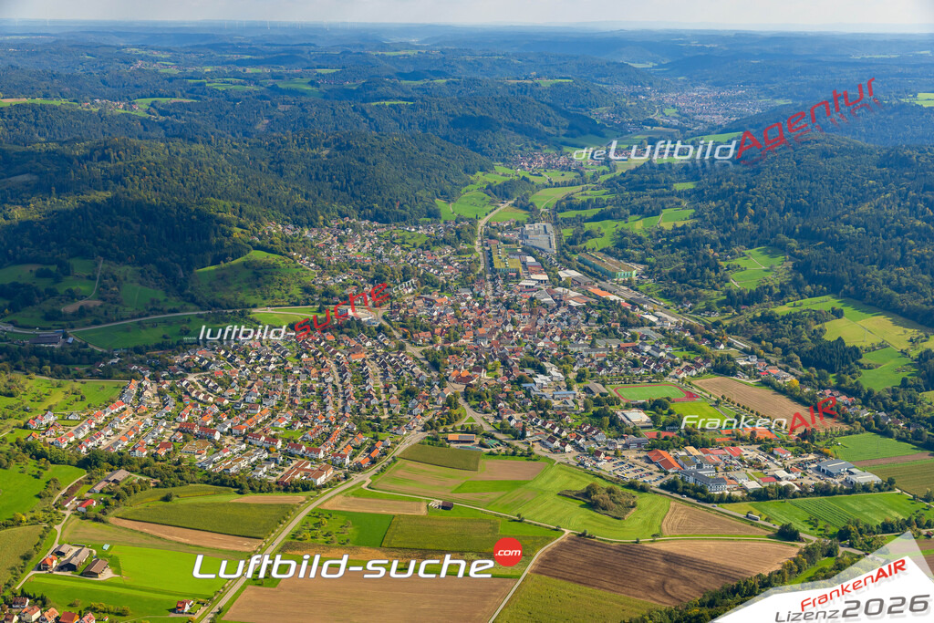 Luftaufnahme der Stadt Sulzbach an der Murr - Die Luftaufnahme wurde 2025 vom UL-Flugzeug heraus erstellt ( keine Drohne ) - Hochauflösende Luftaufnahme - für professionelle Ausdrucke geeignet. Die Geschenkidee !Mit Lizenz und Bildrechte bestellbar