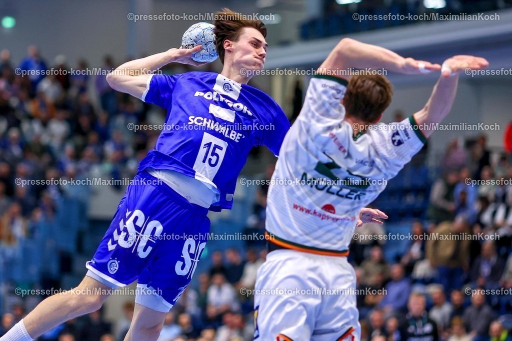 Gum27032501035 | 27.03.2025, Handball, HBL, VfL Gummersbach - HSG Wetzlar, Schwalbe-Arena: Miro Schluroff (GUM #15) wirft den Ball über Justin Müller (HSG Wetzlar #25) aufs Tor