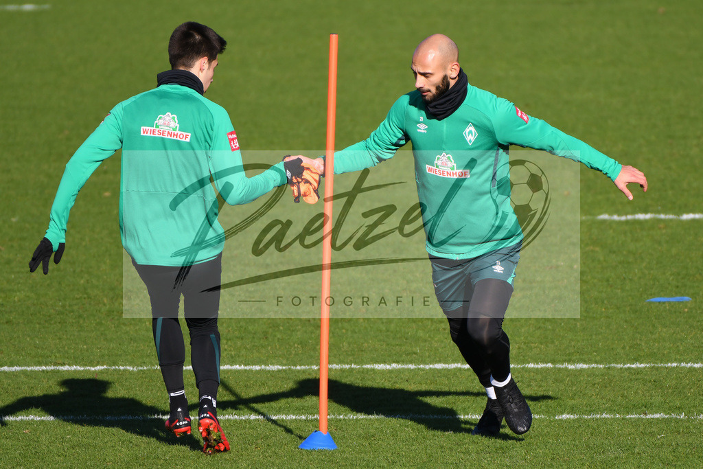 20200205_TRASVW_0037 | Fußball, Herren: Ilia Gruev (SV Werder Bremen) und Oemer Toprak (SV Werder Bremen) in Aktion waehrend der Trainingseinheit des SV Werder Bremen im Wohninvest Weserstadion am 05.02.2020 in Bremen, Deutschland. - Realisiert mit Pictrs.com