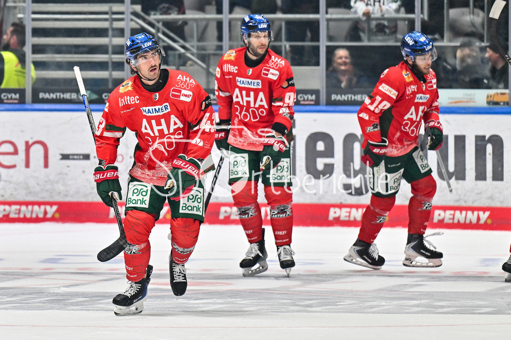 Augsburger Panther - Adler Mannheim | Jubel der Panther nach dem Treffer zum 2-0 durch Leon VAN DER LINDE (Augsbuerger Panther #43) / Tor / Torschuetze / Freude / Happy / DEL: Augsburger Panther - Adler Mannheim; Curt Frenzel Stadion am 14.09.2025