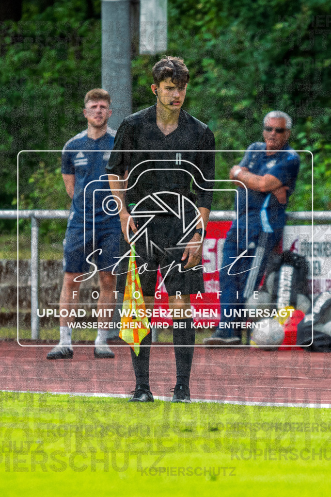 Landesliga Herren LG - TV Jahn Schneverdingen vs. MTV Eintracht Celle | Armin Maksutaj (Schiedsrichterassistent); Landesliga Herren LG - TV Jahn Schneverdingen vs. MTV Eintracht Celle am 06.06.2026 in Osterwaldstadion, Schneverdingen - Realisiert mit Pictrs.com