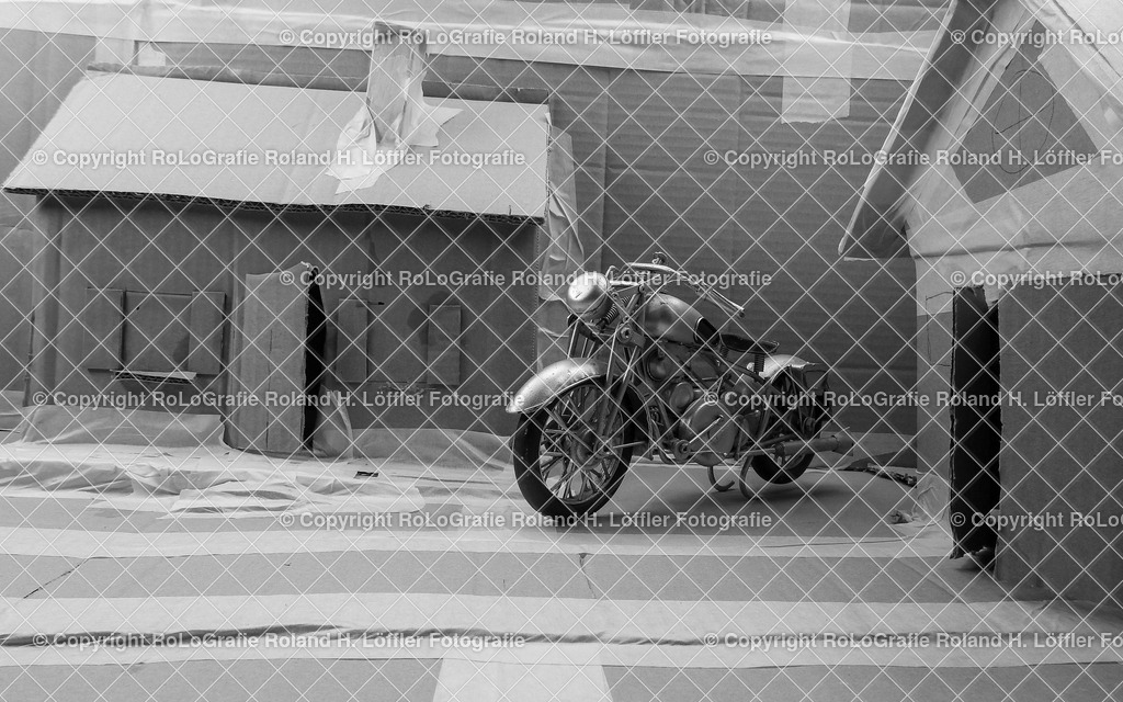 20241105_Modellandschaft mit Fahrzeugen SWoL-10 | Modellfahrzeug in Modellandschaft - Realisiert mit Pictrs.com