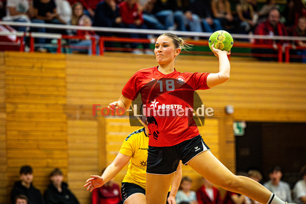 TSV Weiheim gegen SC Weßling | Habdball Bezirksoberliga Frauen 2025/26, TSV Weiheim gegen SC Weßling, 20251025,Torwurf Aileen HÄUBER (TSV Weilheim 18),2025-10-25 in Weilheim (Jahnhalle)Aileen HÄUBER (TSV Weilheim 18)Copyright: WolfgangxLindner