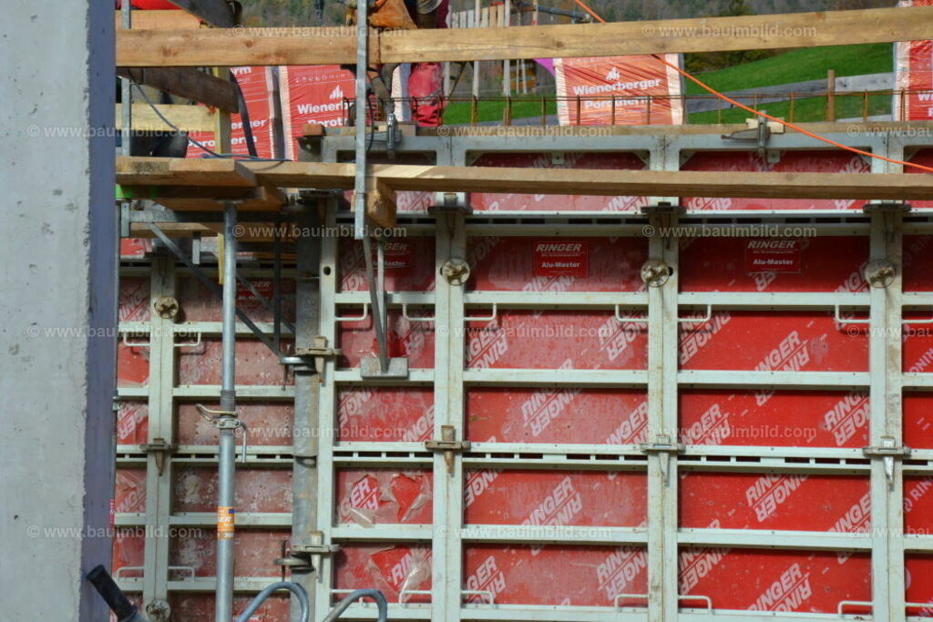 bib-lg04-betonarbeiten-0663 | Nach LV-Leistungsgruppen sortierte Detailfotos über den Bau eines Hauses. Alle Hausbau-Bilder direkt vom Urheber und Autor der Website Haus-Selber-Bauen.com