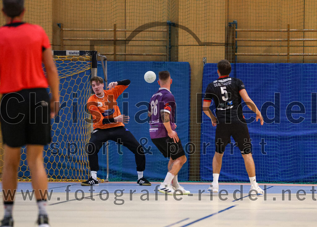 2024-09-21_040_SpVgg_Altenerding_gegen_TSV_1861_Mainburg | Erding, Deutschland, 21.09.2024:Handball, Bezirksoberliga Männer 2024 / 2025, 1. Spieltag, SpVgg Altenerding gegen TSV 1861 Mainburg, Endergebnis: 36:20Torwart Jannik Fleps (SpVgg Altenerding, #33), Sebastian Förster (SpVgg Altenerding, #66), Jakob Stuber (TSV 1861 Mainburg, #5)Foto: Christian Riedel / fotografie-riedel.net