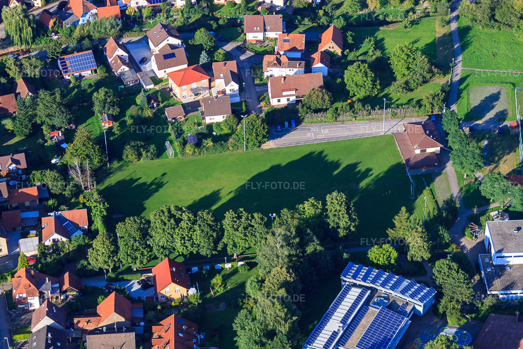 Luftbild: Sportplätze des TuS Elmendingen e.V im Ortsteil Ellmendingen in Keltern im Bundesland Baden-Württemberg in Deutschland. Foto: IMG_32540.jpg vom 21.08.2010 durch Werner Riehm/FLY-FOTO.de