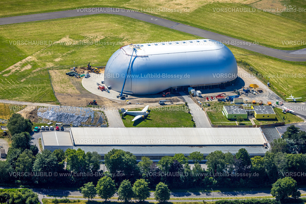 Muelheim230703441 | Luftbild, Flugplatz Essen/Mülheim, Startbahn und Landebahn, Luftschiffhalle, Holthausen - Südost, Mülheim an der Ruhr, Ruhrgebiet, Nordrhein-Westfalen, Deutschland