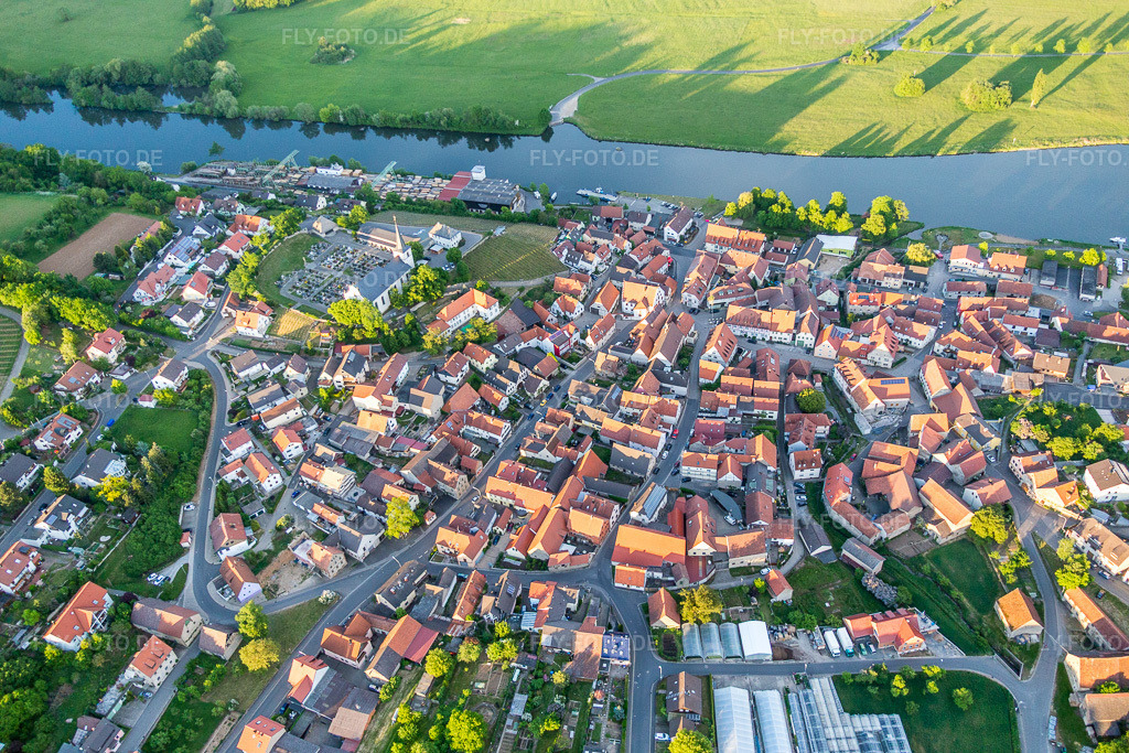 Luftbild: Fluß- Uferbereichen des Main in Wipfeld im Bundesland Bayern in Deutschland. Foto: IMG_079164.jpg vom 15.05.2015 durch Werner Riehm/FLY-FOTO.de