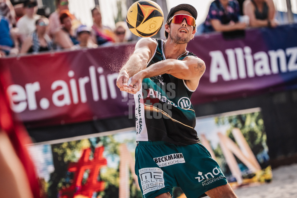 Beachvolleyball | Männer | Allianz German Beach Tour 2025 | Tourstop Bremen | 14.06.2025 | Niklas Held nimmt den Ball an