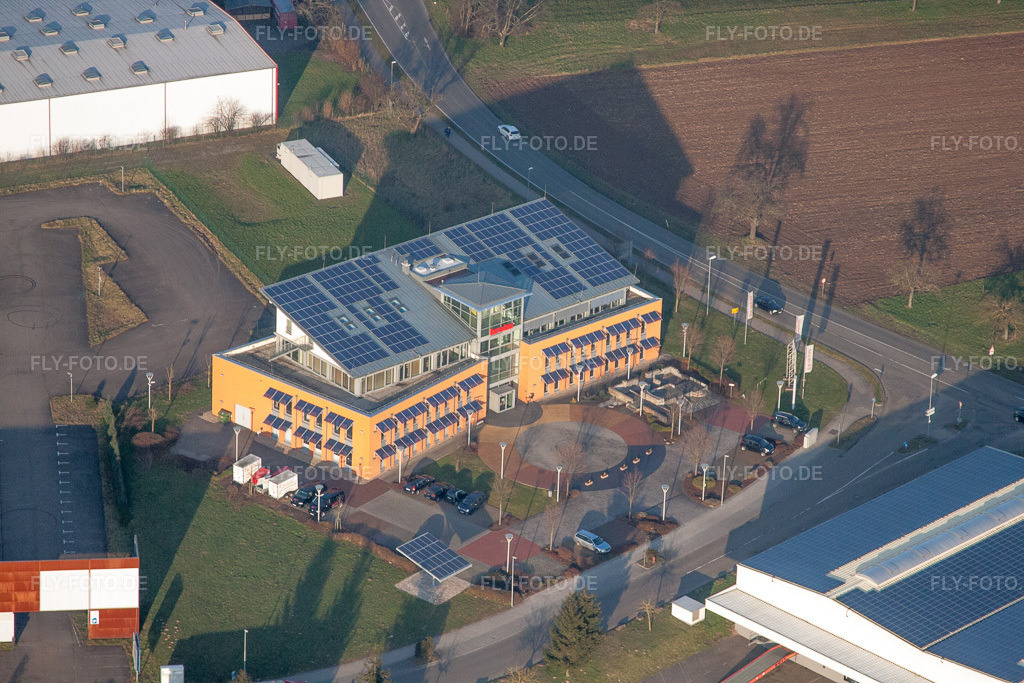 Luftbild: Bürohaus mit Solardach im Gewerbegebiet und Firmenansiedlung an der Murg in Kuppenheim im Bundesland Baden-Württemberg in Deutschland. Foto: IMG_62016.jpg vom 31.01.2014 durch Werner Riehm/FLY-FOTO.de
