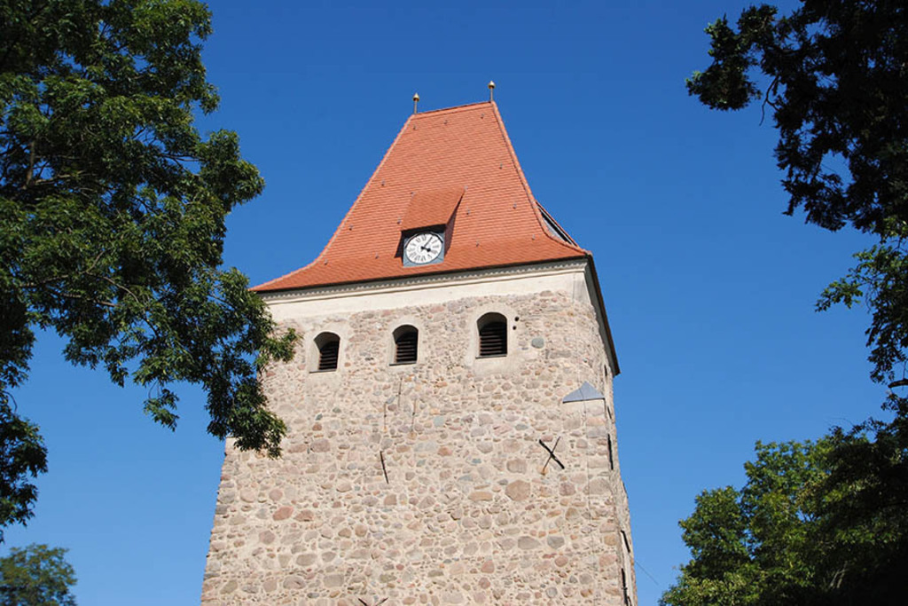 Foto: Leipzig - Kirche Hohen Thekla | Das Team hinter BILDLEXIKON LEIPZIG bündelt historische wie aktuelle Informationen über die Stadt Leipzig in Text und Bild auf einer Plattform und stellt diese der interessierten Öffentlichkeit zur Verfügung.