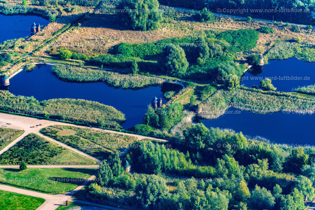 Hamburg_Kaltehofe_Elbinsel_ELS_1854220922 | HAMBURG 22.09.2022 Industrie- Denkmal der stillgelegten technischen Anlagen und Produktionshallen des Geländes der "Wasserkunst Elbinsel Kaltehofe" an derk Billwerder Bucht an der Straße Kaltehofe-Hauptdeich in Hamburg, Deutschland. Weiterführende Informationen bei: HPA Hamburg Port Authority,  Stiftung Wasserkunst Elbinsel Kaltehofe. // Industrial monument of the technical plants and production halls of the premises of "Wasserkunst Elbinsel Kaltehofe" at the barrage Billwerder Bucht on street Kaltehofe-Hauptdeich in Hamburg, Germany. Further information at: HPA Hamburg Port Authority,  Stiftung Wasserkunst Elbinsel Kaltehofe. Foto: Martin Elsen