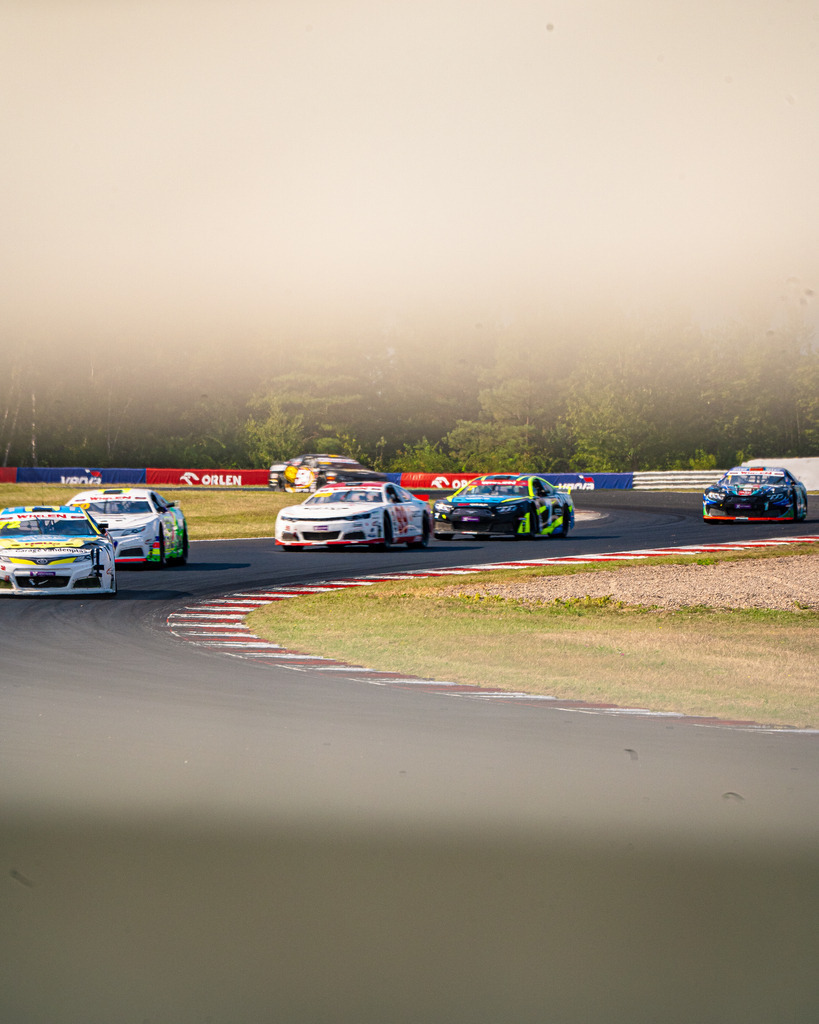 _DSC8878 | Exklusive Motorsport-Fotografie aus Leipzig von TXO Media – für Rennfahrer, Teams & Sponsoren. Sausemuth liefert starke Bilder, die Emotion zeigen. Jetzt buchen & glänzen! - Realisiert mit Pictrs.com