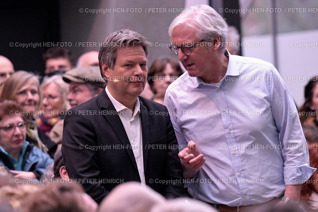 20230219-1994-ob-wahl-gast-habeck-HENFOTO | 19.02.2023 OB-Wahl in Darmstadt Wahlkampfveranstaltung von Kandidat Michael Kolmer im Darmstadtium mit Gastredner Bundeswirtschaftsminister Robert Habeck von Die Grünen hier im Gespräch mit dem noch amtierenden OB Jochen Partsch (Foto: Peter Henrich) - Realisiert mit Pictrs.com