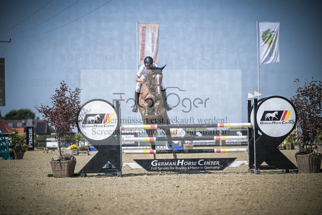 DOS_4096 | Entdecke hochwertige Reitturnierfotos von Foto Oger. Professionell, emotional und authentisch – jetzt Lieblingsmomente im Shop bestellen.Deutschlandweite Turnierfotografie. - Realisiert mit Pictrs.com