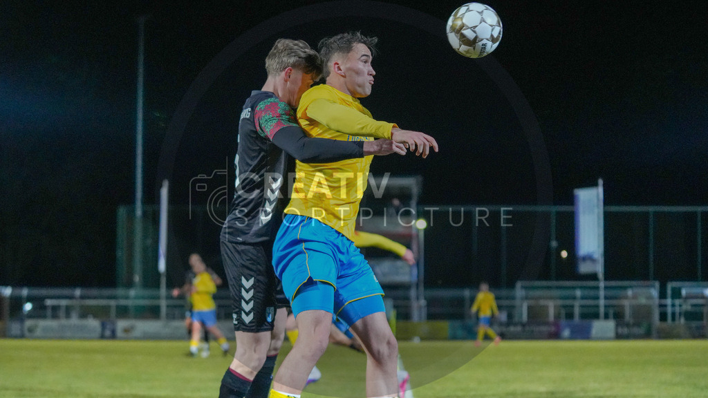 Fußball, Herren, Saison 2025/2026, Regionalliga Nordost, 20. Spieltag, FSV 63 Luckenwalde vs. 1.FC Magdeburg II, Mittwoch 04.03.2026, Werner-Seelenbinder-Stadion Luckenwalde, | Fußball, Herren, Saison 2025/2026, Regionalliga Nordost, 20. Spieltag, FSV 63 Luckenwalde vs. 1.FC Magdeburg II, Mittwoch 04.03.2026, Werner-Seelenbinder-Stadion Luckenwalde, Im Bild: Marvin Pohl (l. Magdeburg) und Simon Gollnack (r. Luckenwalde) - Realisiert mit Pictrs.com