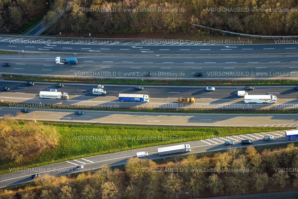 Bottrop251204258 | Luftbild, Straßenverkehr Autobahn A2 mit Anschlussstelle Bottrop, Landesstraße L631 (Kirchhellener Straße), Stadtwald, Bottrop, Ruhrgebiet, Nordrhein-Westfalen, Deutschland