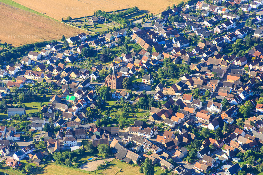 Luftbild: Kirche an der Lutherstraße im Ortsteil Staffort in Stutensee im Bundesland Baden-Württemberg in Deutschland. Foto: IMG_091758.jpg vom 10.07.2016 durch Werner Riehm/FLY-FOTO.deWWW.KG-STAFFORT-BUECHENAU.DE