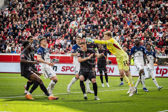 German Bundesliga, Bayer 04 Leverkusen vs. Hamburger SV, 16.05.2026 | LEVERKUSEN, GERMANY - MAY 16, 2026 : Keeper Sander Tangvik (Hamburger SV, 12) and Patrik Schick (Bayer 04 Leverkusen, 14)  during the German Bundesliga match on gameday 34 between Bayer 04 Leverkusen vs. Hamburger SV at BayArena on May 16, 2026 in Leverkusen, Germany. DFL REGULATIONS PROHIBIT ANY USE OF PHOTOGRAPHS AS IMAGE SEQUENCES AND/OR QUASI-VIDEO.