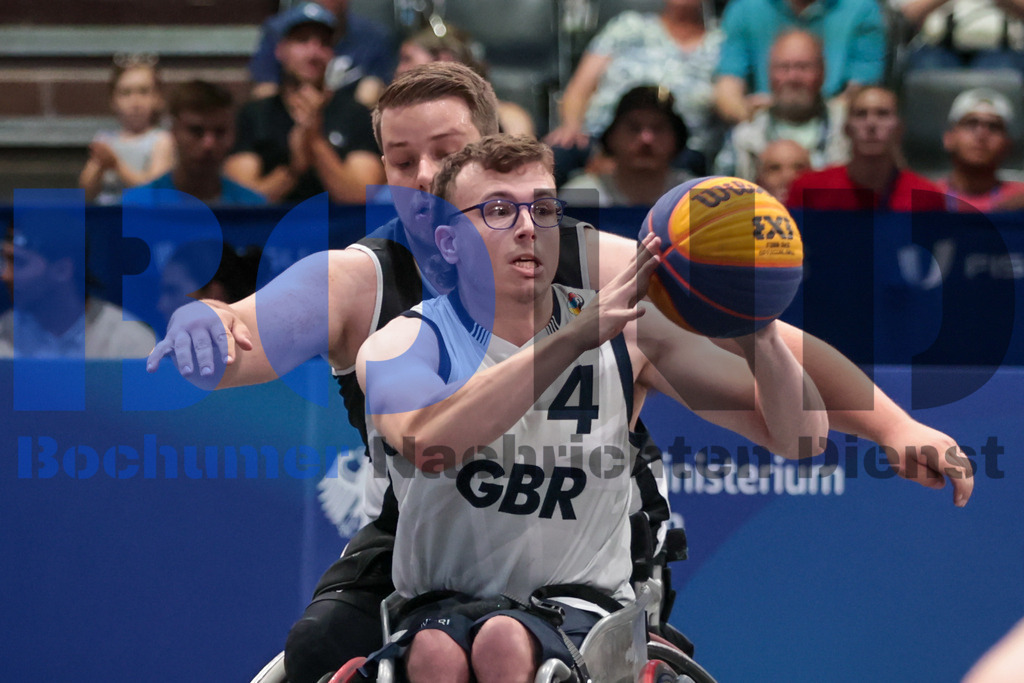 SES_TTG3X320250718-2916 | bond - Realisiert mit Pictrs.com