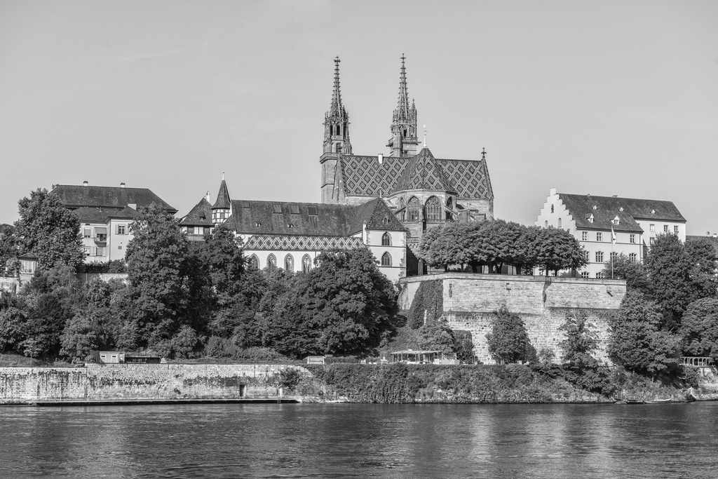 Münster Basel | Das Basler Münster am Rhein. - Realisiert mit Pictrs.com