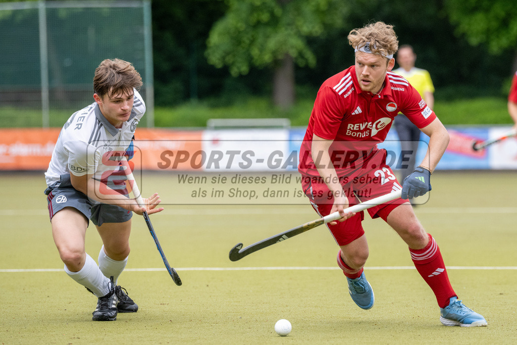 SFE_20250504_0102 | Köln, Deutschland, 04.05.2025:  Hockey 1. Bundesliga Herren Rot-Weiss Köln - Münchener SC im KTHC Stadion Rot-Weiss Köln Tennis and Hockey Club am 04.05.2025 in Köln, Deutschland. (Foto von Stephan Fehrmann)Köln, Germany, 04.05.2025: Hockey 1. Bundesliga Herren Rot-Weiss Köln - Münchener SC in KTHC Stadion Rot-Weiss Köln Tennis and Hockey Club at 04.05.2025 in Köln, Deutschland. (Foto from Stephan Fehrmann)