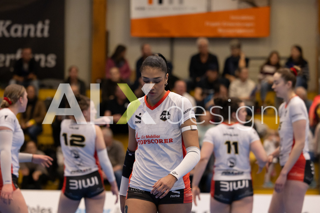 Volleyball I Frauen I Saison 2025-2026 I Volleyball NLA | Women I 1/4 Finals I VC Kanti Schaffhausen - BIWI Volleyball Franches-Montagnes I 21.02.2026 | 8 Letícia Bonardi (BR) (BIWI VFM) – Diagonalangriff - Realisiert mit Pictrs.com