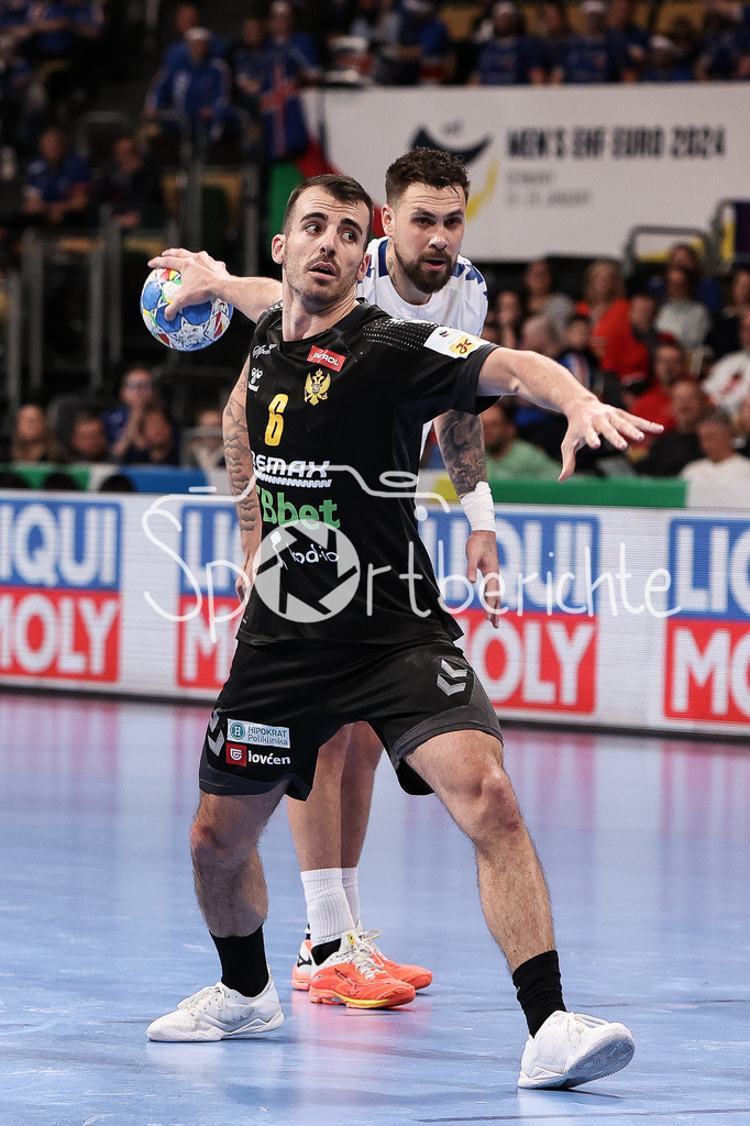 Serbien - Montenegro | Milos VUJOVIC (MNE #6) tirfft auf 7 Metern gegen Serbien / Tor