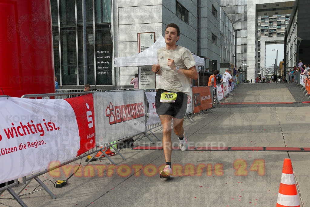 250920_1514_EX1_8610 | Sportfotografie im Rhein-Sieg Kreis, Köln, Bonn, NRW, Rheinland Pfalz, Hessen, etc. Unser Tätigkeitsfeld umfasst den Laufsport vom Volkslauf über den Marathon, Duathlon, Triathon bis zum Ultralauf wie Kölnpfad Ultra oder Schindertrail.