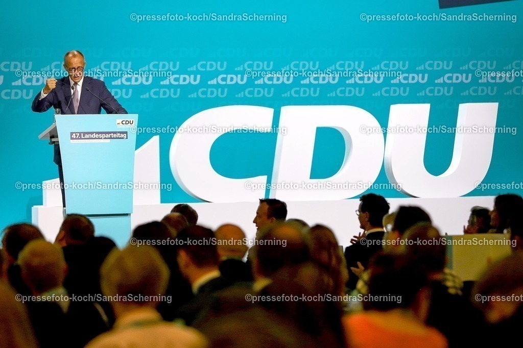 xsscx30082501020 | 30.08.2025, xsscx, Bundeskanzler Friedrich Merz der Bundesrepublik Deutschland auf dem 47. Landesparteitag der CDU Nordrhein-Westfalen mit dem Motto - SO! geht kommunal - im World Conference Center in Bonn Nordrhein-Westfalen Deutschland
