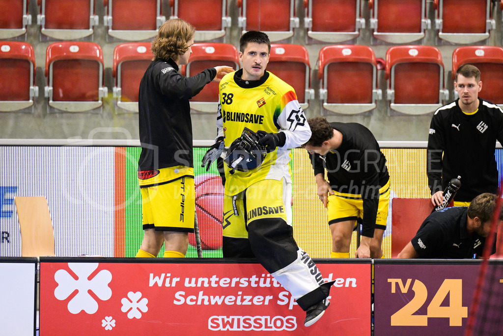 GC Unihockey vs HC Rychenberg - 27. August 2022 | GC Unihockey vs HC Rychenberg
AXA Arena, Winterthur
Luca Locher (#38 HC Rychenberg) übernimmt die Torhüterposition.
Bild: Sportfotografie Markus Aeschimann | www.markus-aeschimann.ch - Realisiert mit Pictrs.com